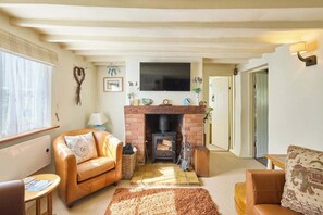 Pebble Cottage, Corpusty - Host & Stay
