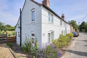 Pebble Cottage, Corpusty - Host & Stay