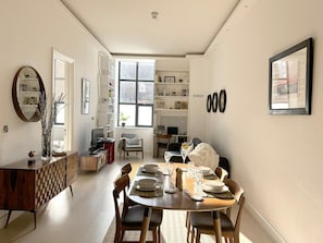 Dining / Restaurant
