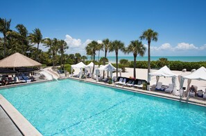Large swimming pool, don’t be afraid to jump in!
