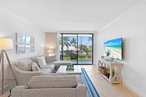 Exact unit will be assigned upon arrival. Views, colors and decor may vary.