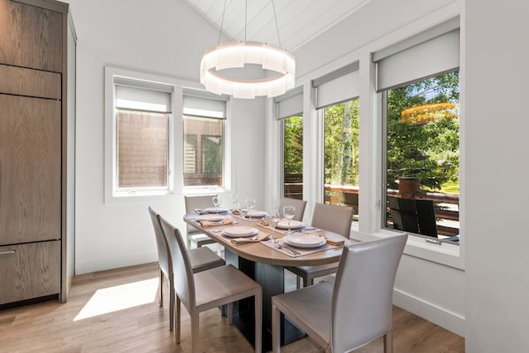 Chaparral 204 has a dining area with seating for 6 guests.