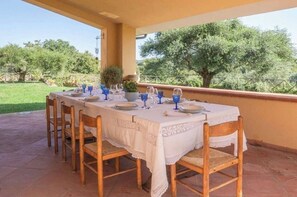Outdoor dining