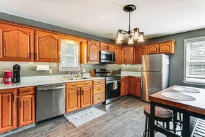 Dining Bar | Kitchen
