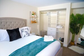 Cozy and comfortable bedroom with a plush queen-sized bed, fresh linens, and plenty of natural light. Includes a closet, bedside tables, charging stations and can’t forget the 65” TV to make you feel right at home. (3)