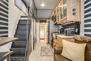 Living Room | Free WiFi | Central A/C & Heating | Smart TV