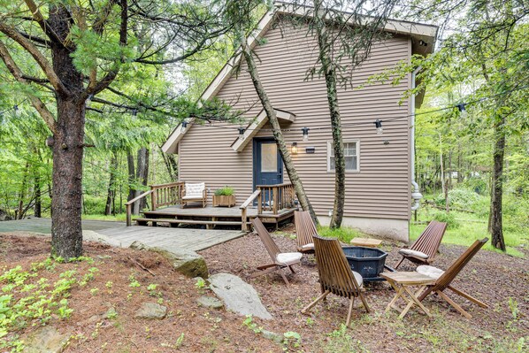 Tobyhanna Vacation Rental | 4BR | 4BA | 2,100 Sq Ft | 2 Steps to Enter