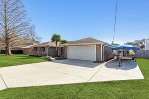 3575 Riddick Dr 4