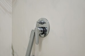 Hand-held showerhead