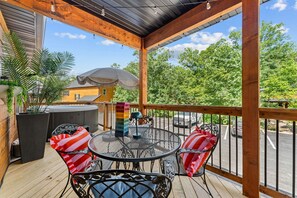 Covered Patio- Hot Tub, Twinkle Lights, Swing Chair, Electric Grill