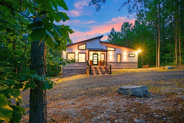A charming cabin nestled in nature, the perfect base for adventure and rest.