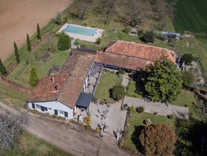 Außenseite Ferienhaus [Sommer]