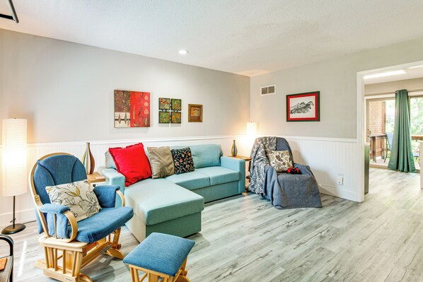 Overland Park Vacation Rental | 3BR | 2BA | 1,200 Sq Ft | Stairs Required