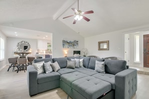 Living Room | Queen Sleeper Sofa | Smart TV | Fireplace