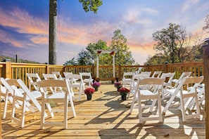Say "yes" with the Smokies as your witness—sunset vows have never looked this magical.