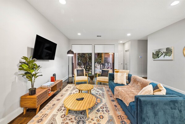Perfectly designed to accommodate all your family and friends comfortably. Ideal for sharing among large groups.