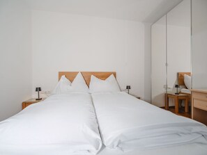 Lit, Chambre, Sol, Bois, Design Intérieur, Sol, Meubles, Drap De Lit, Literie, Cadre De Lit