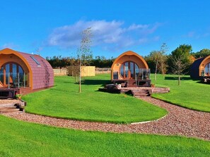 Shade, Mountain Range, Outdoor Structure, Eco Hotel, Deck, Outdoor Furniture, Garden, Chair, Landscaping, Hardwood
