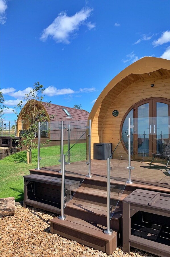 Shade, Mountain Range, Outdoor Structure, Eco Hotel, Deck, Outdoor Furniture, Garden, Chair, Landscaping, Hardwood