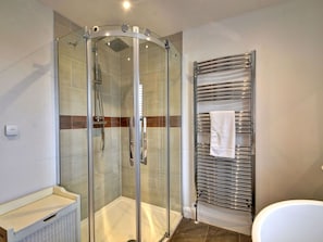 Skygge, Bjergkæde, Udendørs Struktur, Eco Hotel, Dæk, Udendørs Møbler, Have, Stol, Landscaping, Hårdttræ