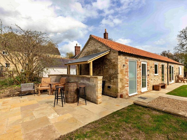 Deck, Shade, Hardwood, Outdoor Furniture, Balcony, Plank, Eco Hotel, Swimming Pool, Wood Flooring, Resort