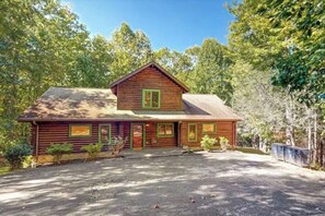 Thatta Way Getaway's exterior