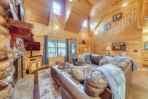 Living Room | 1st Floor | Smart TV | Free WiFi | Gas Fireplace