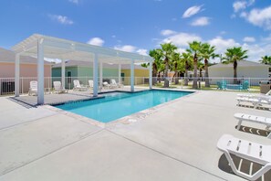 The Oasis Resort of Rockport | Community Amenities | Outdoor Pool