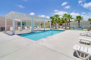 The Oasis Resort of Rockport | Community Amenities | Outdoor Pool