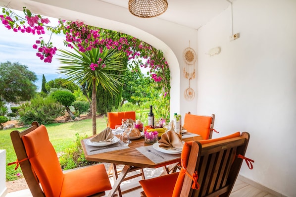 Outdoor dining