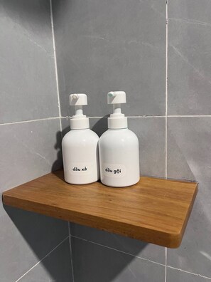 Bathroom amenities