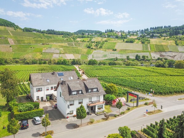 Außenseite Ferienhaus [Sommer]