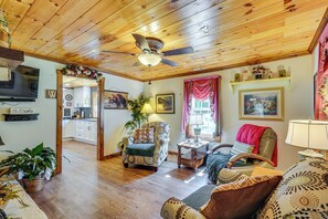 Living Room | Central A/C | Single-Story Cabin