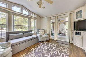 Living Room | Central A/C & Heating | Free WiFi | Smart TV
