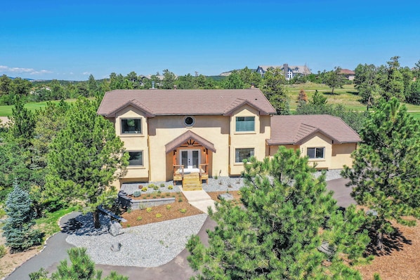 Welcome to Oak Hills Estate! Nestled in the trees with ample parking and a peaceful setting, this retreat offers comfort and privacy just minutes from local attractions.