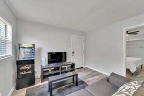 Living Room, TV, Arcade Game Machine