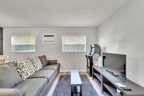 Living Room, TV, Arcade Game Machine