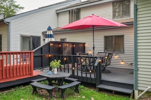 Dine al fresco on the deck.