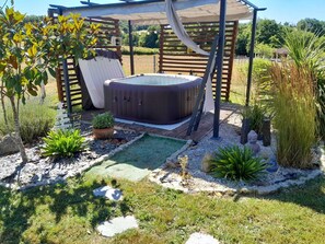 Bain à remous extérieur