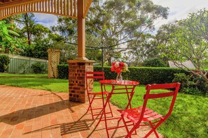 Enjoy the meal/snack/tea in a natural environment.