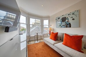 Living Room / Lounge