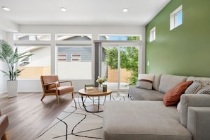 Cozy modern House, bright, comfy sofa, near parks & restaurants, perfect stay.