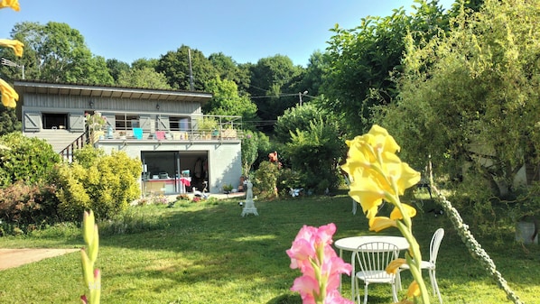 屋外ダイニングエリア