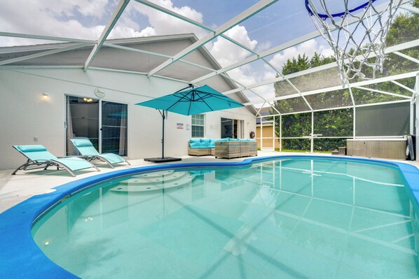 Kissimmee Vacation Rental | 4BR | 3BA | 1,975 Sq Ft | Small Step to Enter