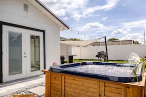 Hot tub with jets and fountain