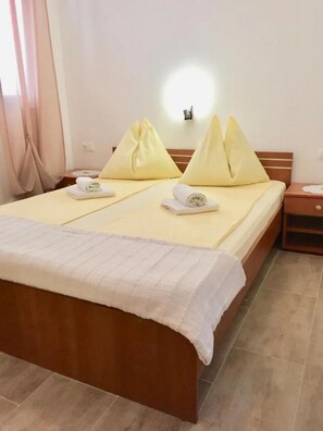 Schlafzimmer 1