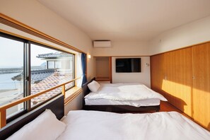 Room 1 (bedroom) has good sunlight♪