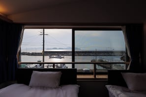 夏季は夕陽が目の前の日本海に沈みます♪