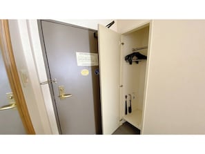 Semi-double room, non-smoking