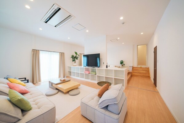 1st floor living room 1
